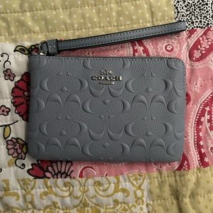 Coach corner zip